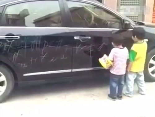 挖呀挖黃老師疑開豪車引熱議，公眾關注背后的教育與社會現(xiàn)象