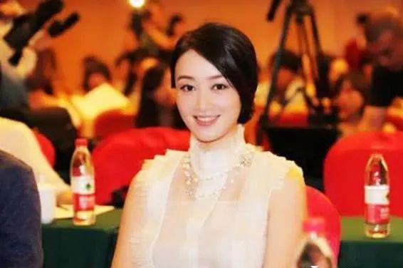 前央視知名主持人華麗轉(zhuǎn)身，投身演藝圈嶄露頭角