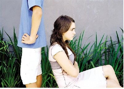 女子為離婚設(shè)局，竟帶丈夫去嫖娼，道德與法律的雙重考驗