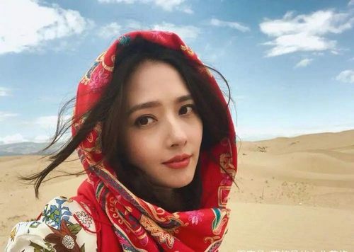 笑點(diǎn)獨(dú)特的謝娜，一看向佐就忍不住發(fā)笑