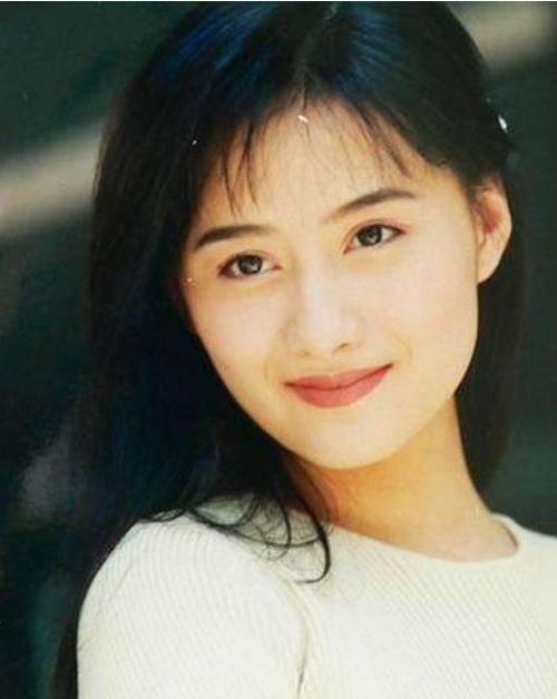 女生長(zhǎng)相酷似張曼玉，驚艷網(wǎng)絡(luò)走紅