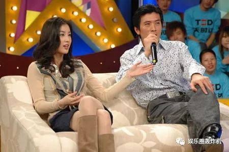 楊子直播求婚黃圣依，浪漫時(shí)刻的璀璨瞬間
