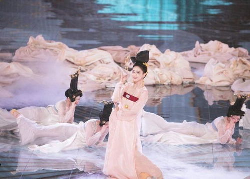 李一桐唐裝美人驚艷眾生，演繹古典之美