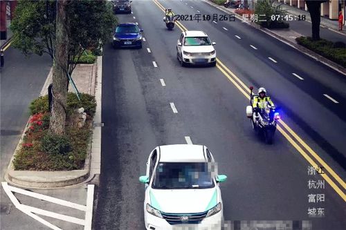 兒子果斷砸車窗取AED救下心梗父親，愛與勇氣的力量