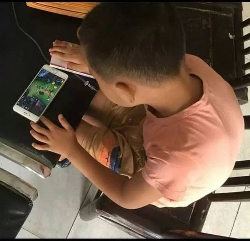 女生沉迷同一視頻，六小時后手機屏幕燒屏的背后故事