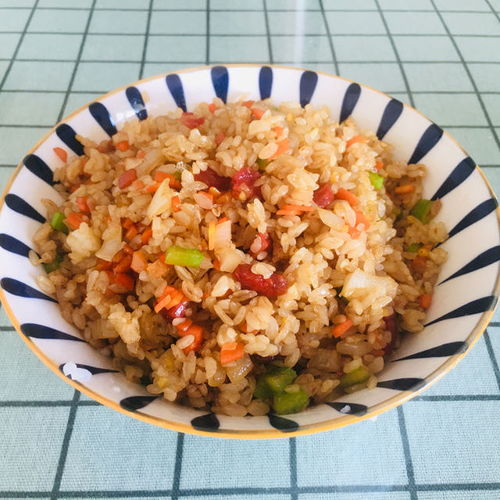 90后小伙擺攤賣炒飯1天賺2千