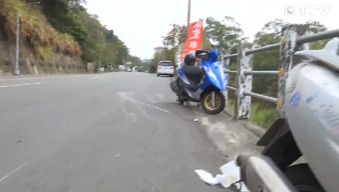 目擊者講述22歲女騎手車禍細節(jié)