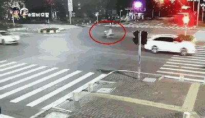 女子騎電動車闖紅燈受傷被定全責(zé)