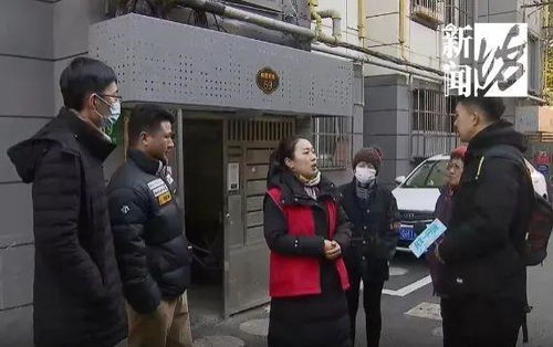 老人自制電梯上五樓 居委會回應(yīng)