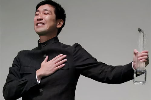 楊冪挽著劉德華疑似林蕭上身(楊冪 劉德華)