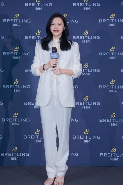 宋佳白色套裝酷颯出席白玉蘭(宋佳靠什么得的白玉蘭)