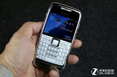 諾基亞e71怎么開機,諾基亞E71怎么開機的
